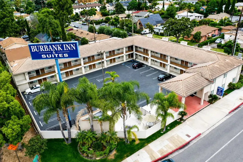 Burbank Inn and Suites - Image 1
