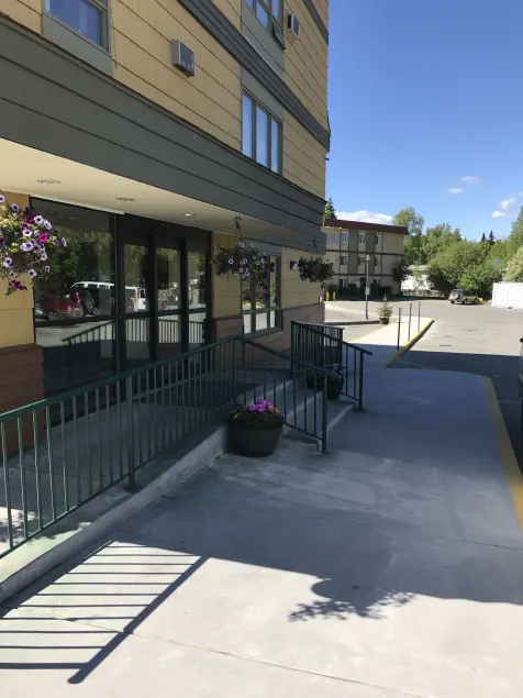 Americas Best Value Inn & Suites Anchorage Airport - Image 1