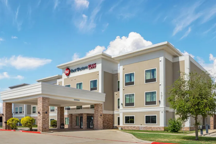 Best Western Plus Bay City Inn & Suites - Image 1