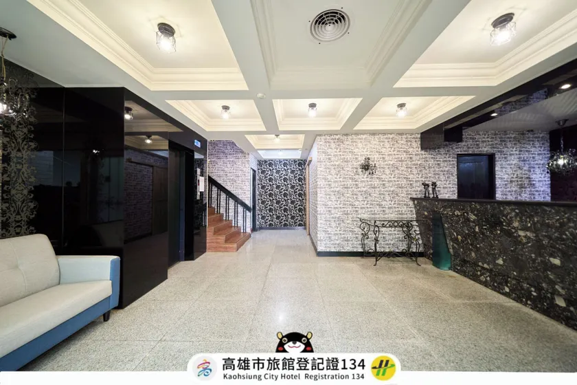 The Riverside Hotel Fashion - Image 1