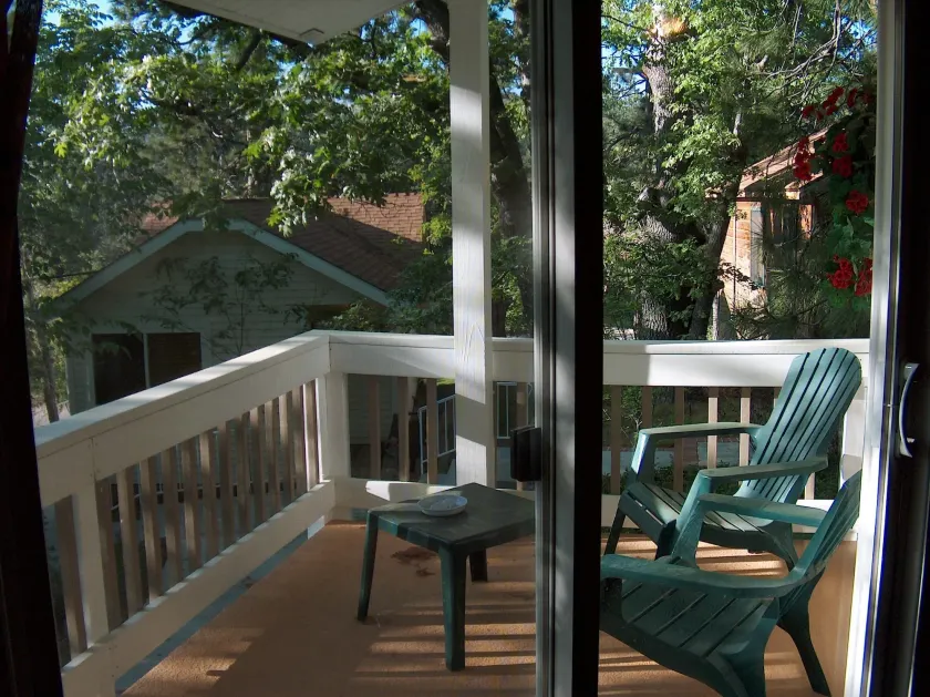 Giant Oaks Lodge - Image 1