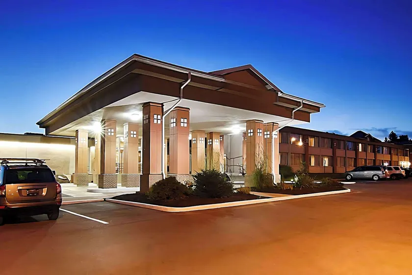Quality Inn & Suites Syracuse - Carrier Circle - Image 1
