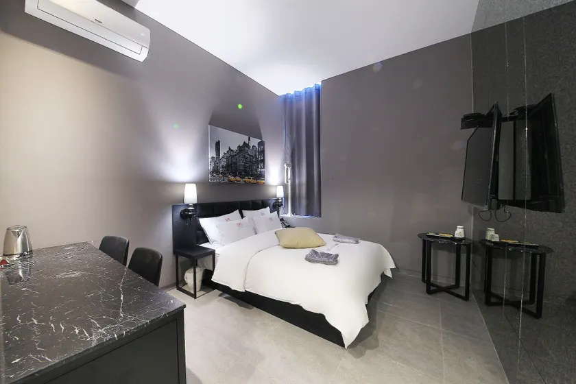 Hotel yaja wirye - Image 1