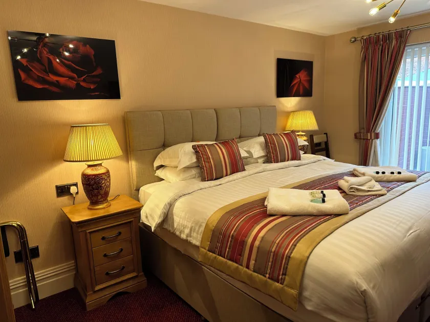 Chester House Guest House - Image 1