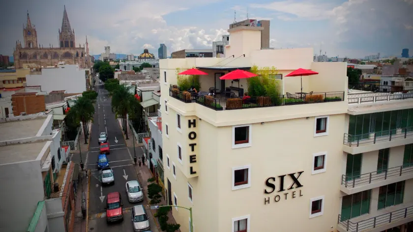 Six Hotel Guadalajara Expiatorio - Image 1