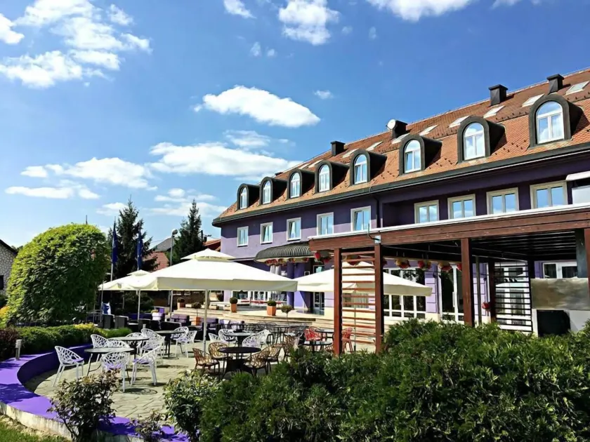Hotel Phoenix - Image 1