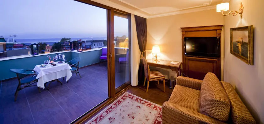 GLK PREMIER The Home Suites & Spa - Image 1