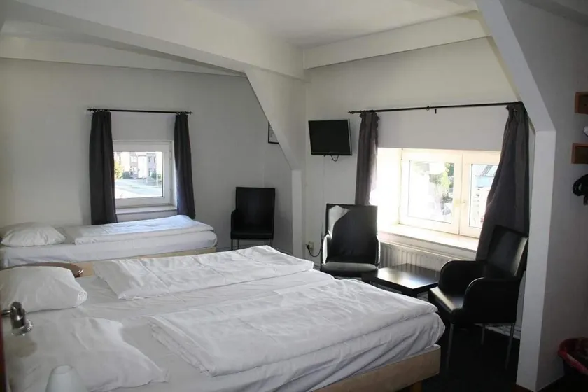 Hotel Admiraal - Image 1