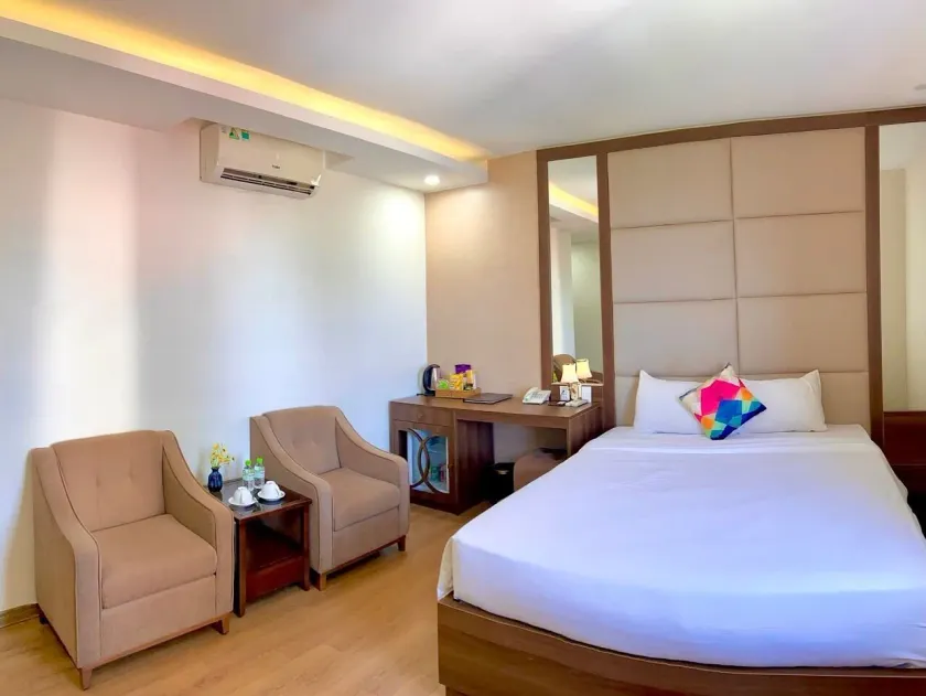 Pariat River Front Hotel - Image 1