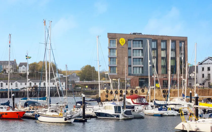 Tŷ Milford Waterfront - Image 1