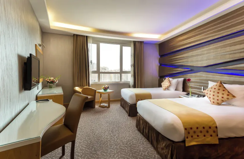 Al Safir Hotel - Image 1