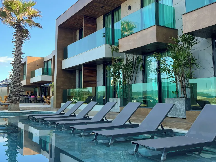 Marino Beach Hotel - Image 1