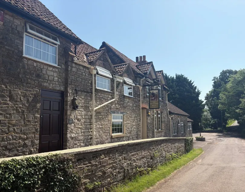 The Hunters Rest Inn - Image 1