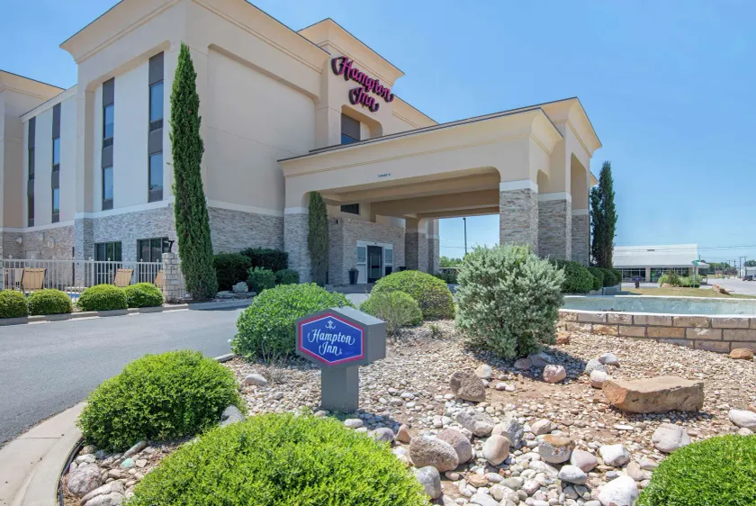 Hampton Inn Brownwood - Image 1