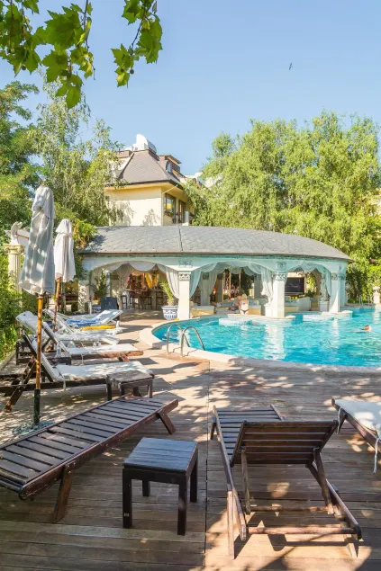 Golden Pearl Hotel - Image 1