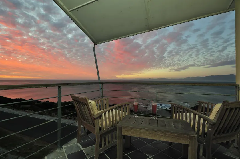 Whalesong Lodge - Image 1