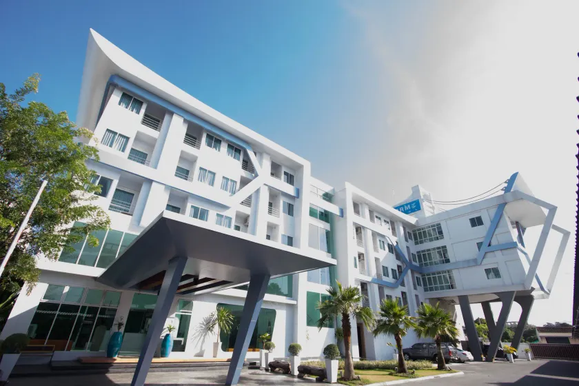 Primetime Hotel - Image 1