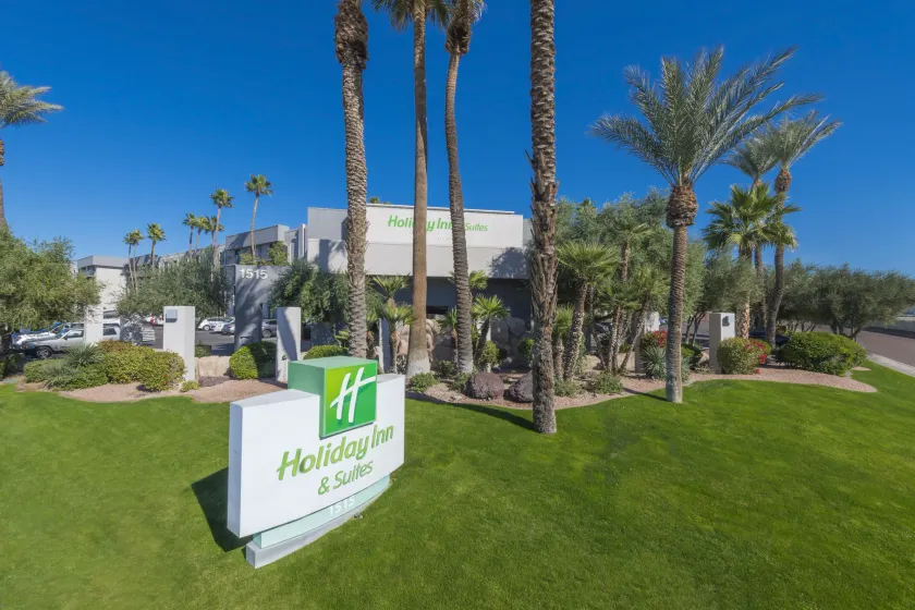 Holiday Inn and Suites Phoenix Airport North by IHG - Image 1