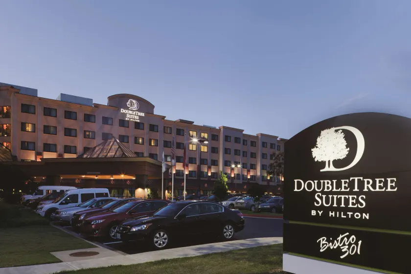 DoubleTree Suites by Hilton Bentonville - Image 1