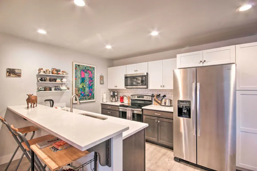 Quiet Home by Dtwn Livingston: Hike, Fish & Ski! - Interior