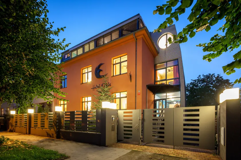 Hotel Conti - Image 1