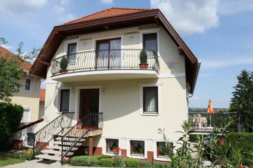 Erika Apartmanházak - Image 1