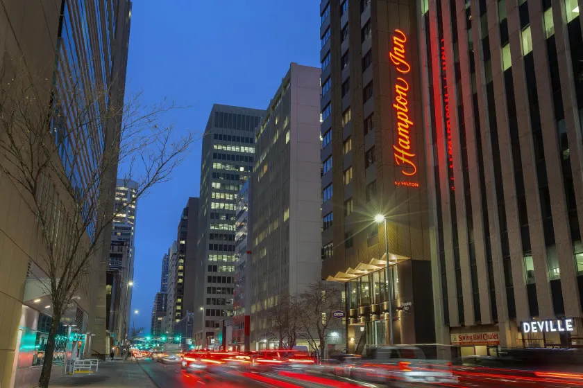 Hampton Inn By Hilton Calgary Downtown - Image 1