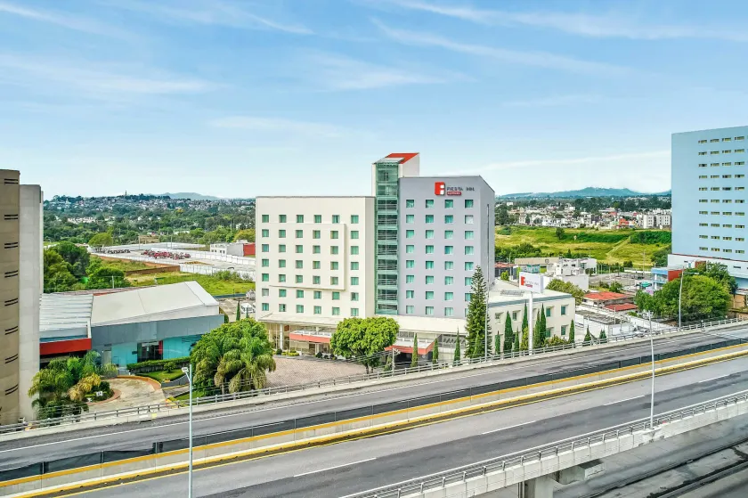 Fiesta Inn Express Puebla Finsa - Image 1