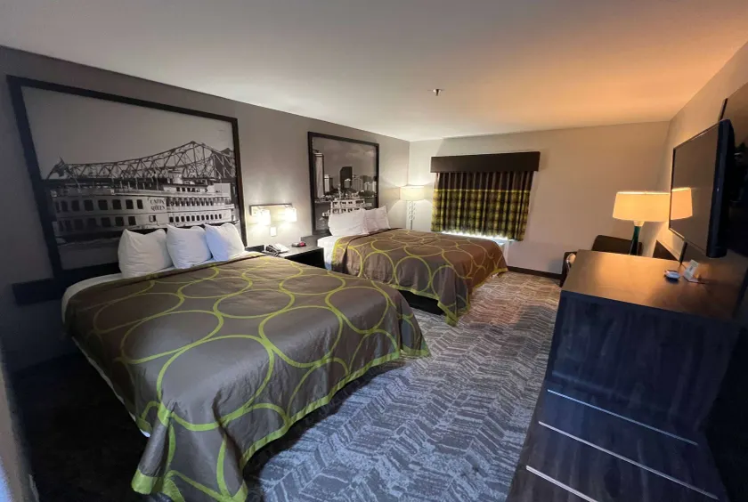 Super 8 by Wyndham Lake Charles/Sulphur - Image 1