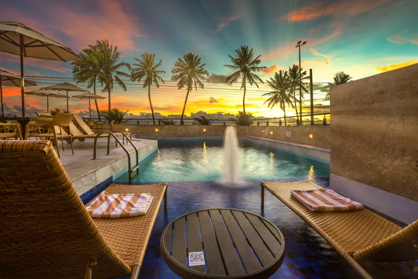 Hardman Praia Hotel - Image 1