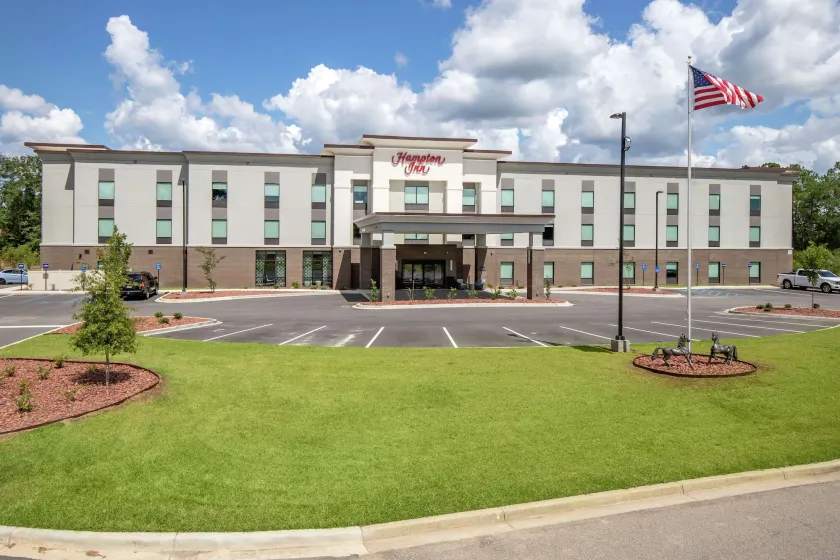 Hampton Inn Camden - Image 1