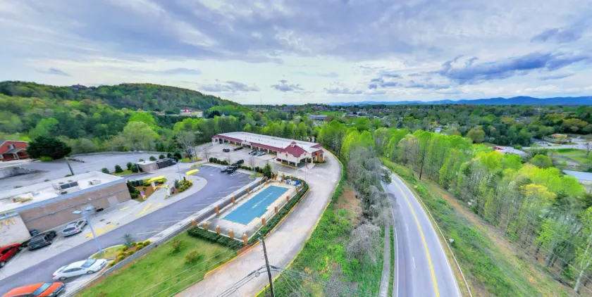 Dahlonega Mountain Inn - Image 1