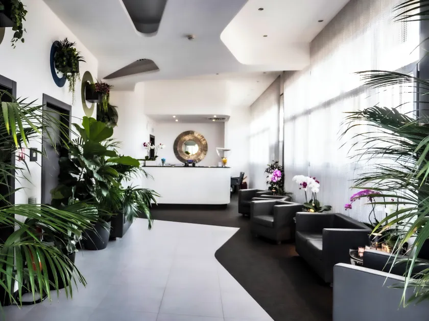 Loto Business Hotel - Image 1