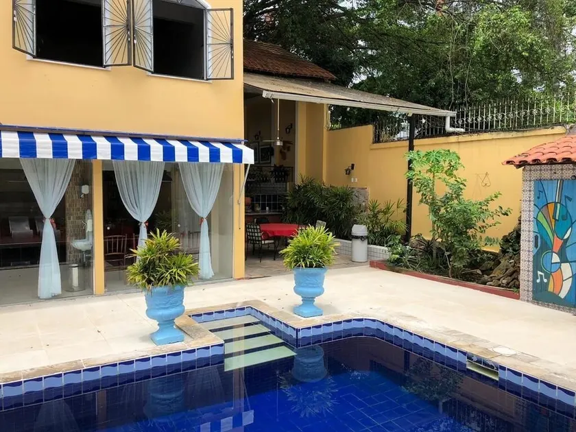 Chez Les Rois Guesthouse - Image 1