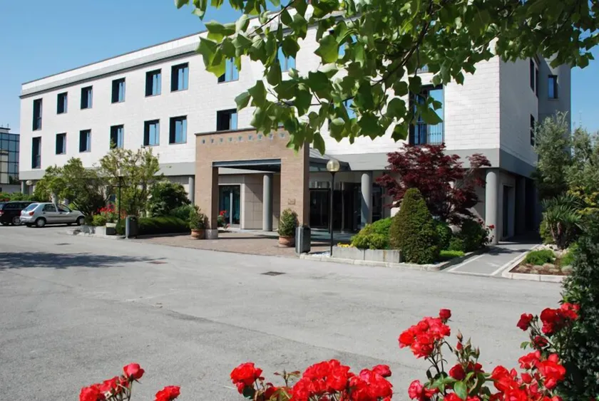 Point Hotel Conselve - Image 1