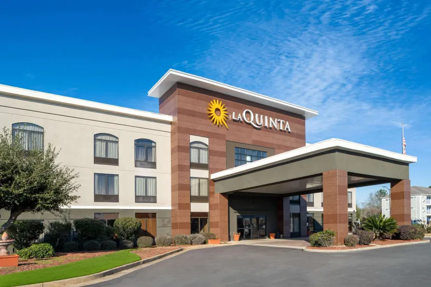 La Quinta Inn & Suites by Wyndham-Albany GA - Image 1