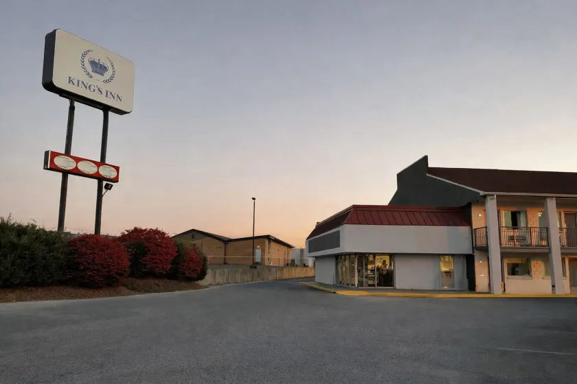 King's Inn Motel - Image 1