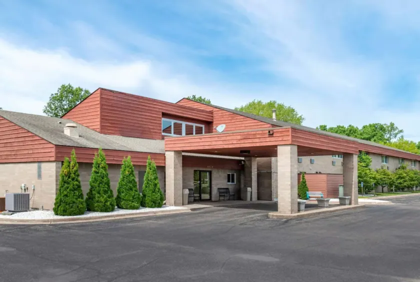 Coratel Inn and Suites By Jasper River Falls - Image 1