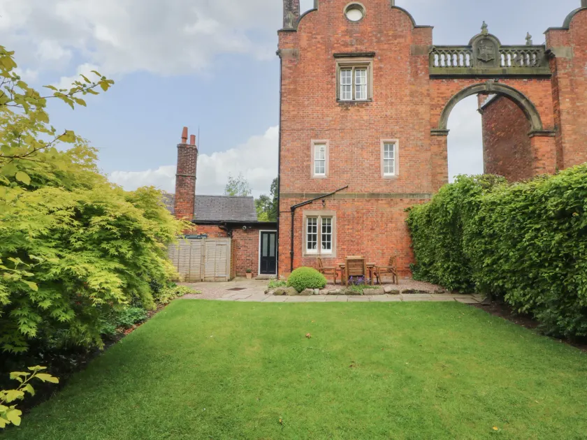 South Tower Cottage - Image 1