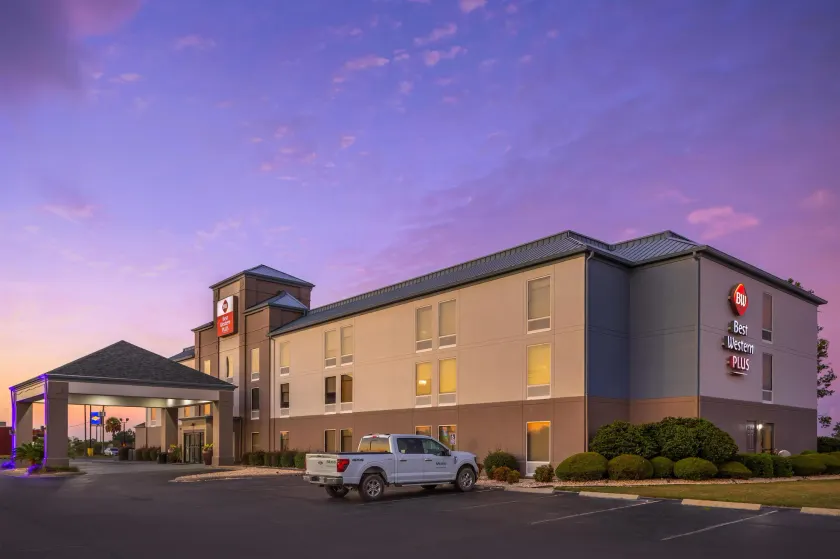 Best Western Plus Madison - Image 1