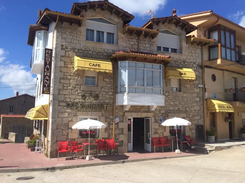 Hostal Monica - Image 1