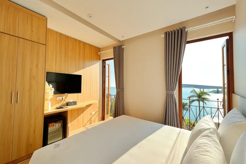 HANZ Lagoon Sunset Hotel - Image 1