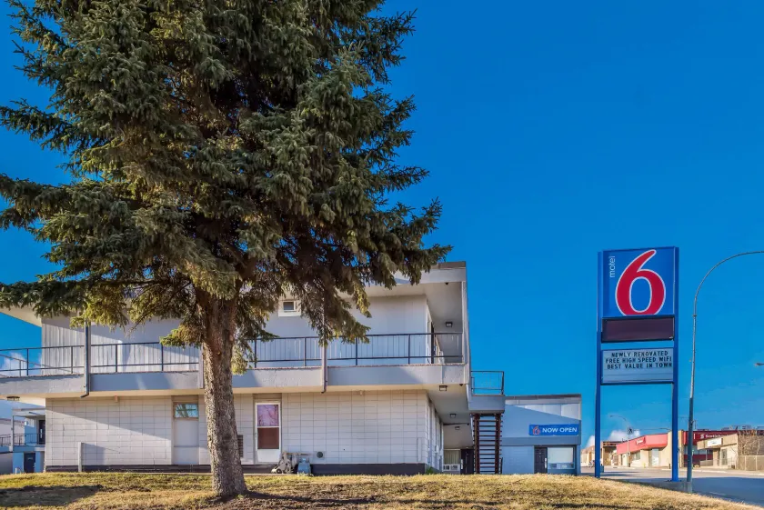 Motel 6-Fort St. John, BC - Image 1