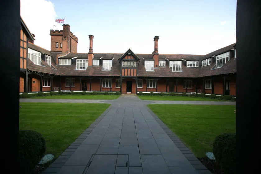 The Pillar Hotel - Image 1