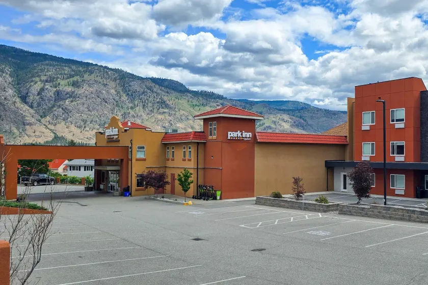 Park Inn by Radisson Osoyoos - Image 1