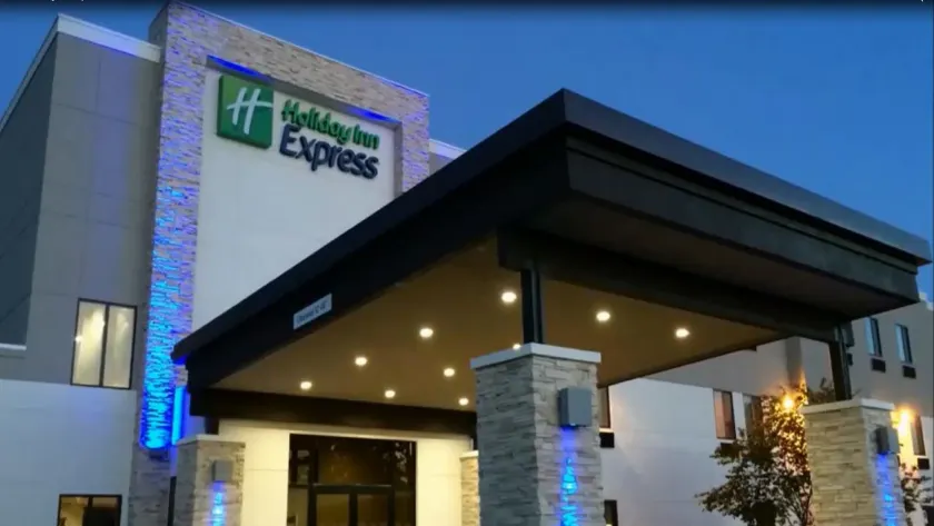 Holiday Inn Express & Suites - Oklahoma City Airport by IHG - Image 1