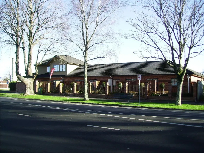 Albert Court Motor Lodge - Image 1