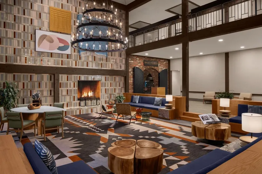 Valley River Inn - Image 1