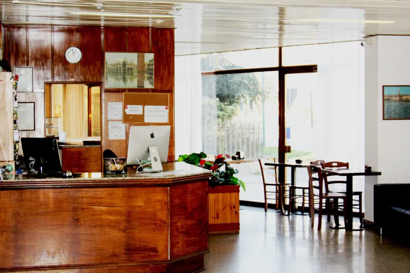 Hotel Colombo - Image 1