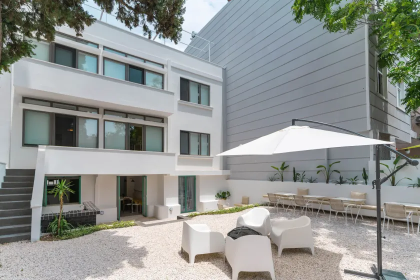 BE BOLD HOSTEL - Image 1